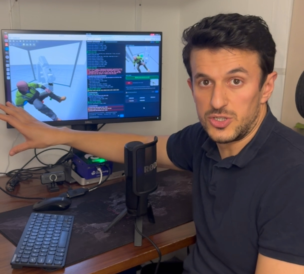 Moe Sani explaining the offline AI safety demo running on Qualcomm Dragonwing IQ9